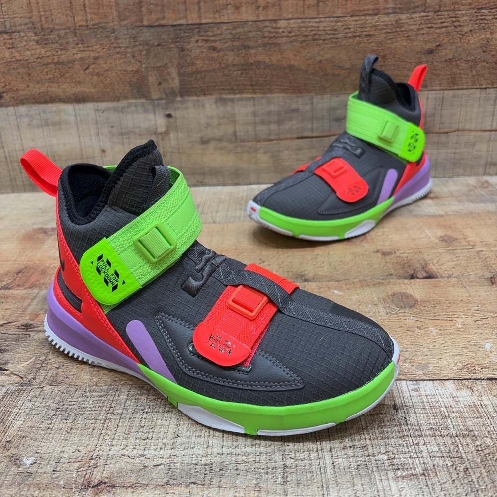 Nike LeBron Soldier 13 FlyEase Shoes Kids Size 5Y 37.5 Multicolor Basketball